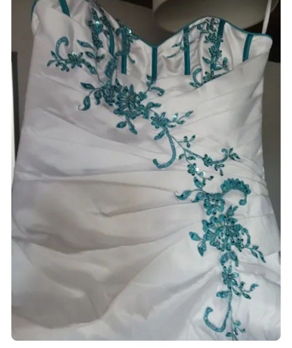 Robe de mari&eacute;e neuve non port&eacute;e Vtements