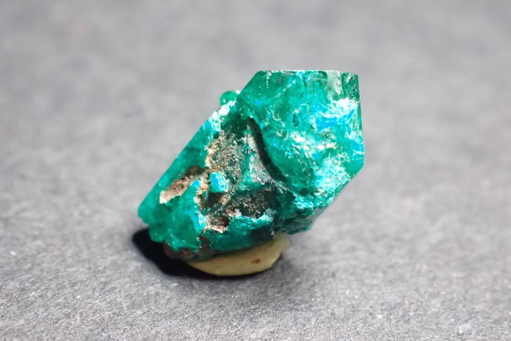 Dioptase Renneville R.D du Congo 4,53 carats 11 x 6 x 6 mm 