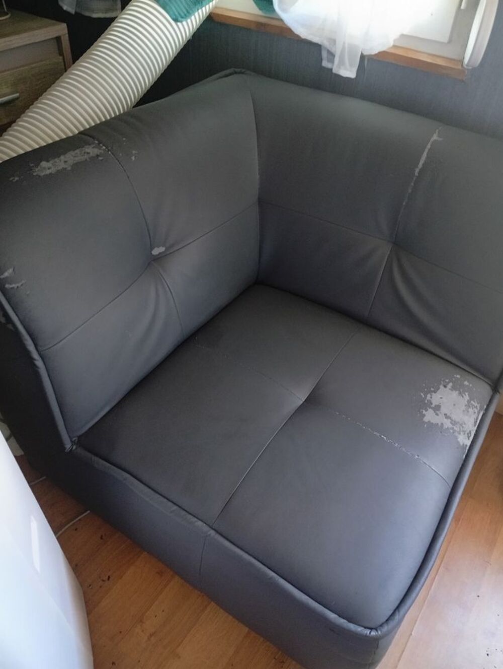 Don fauteuil bonne assise mais quelques traces d'usure Meubles