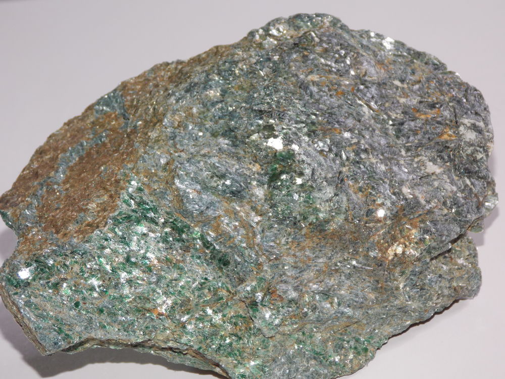 Fuschite Br&eacute;sil 462gr 121 x 77 x 45 mm 