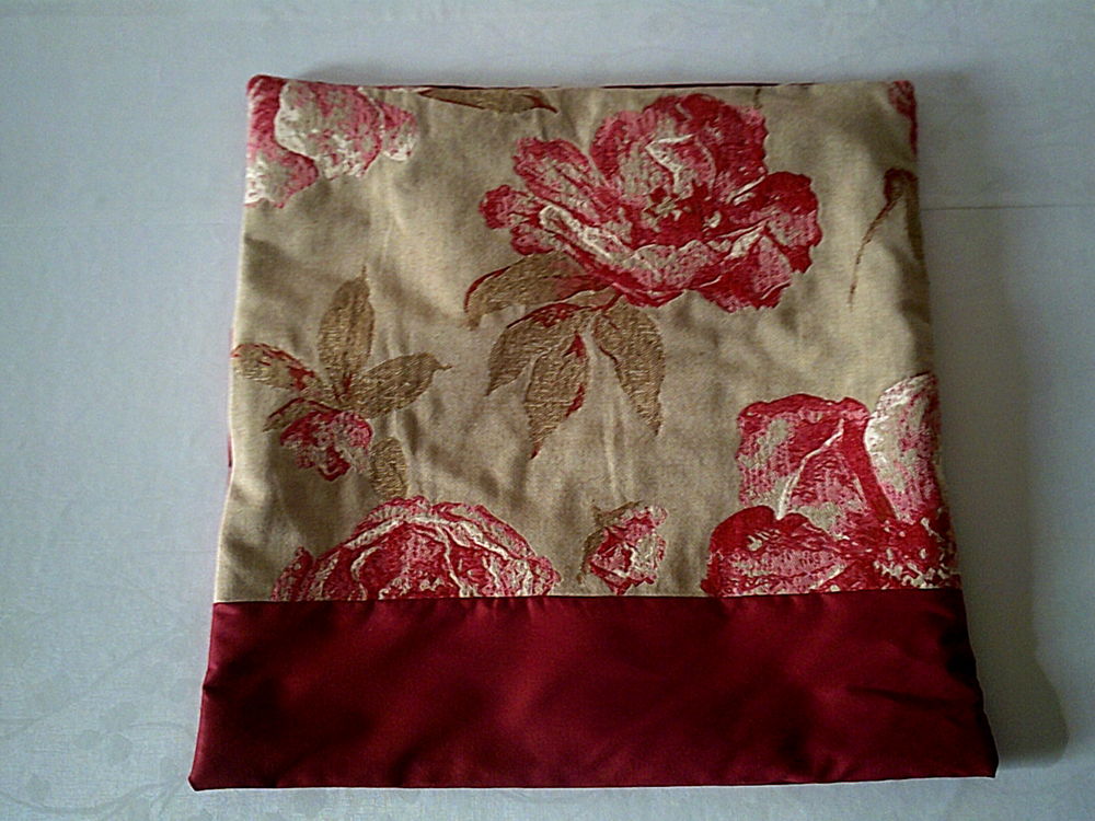 Housse de coussin en tissu ameublement fait main Décoration