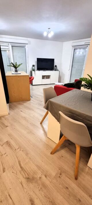  Appartement à louer 3 pièces 66 m² Romainville