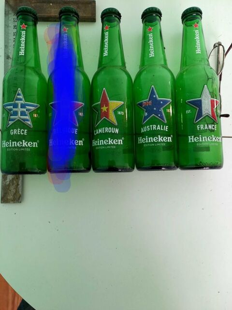 lot  de 4 bouteilles  vides Heineken  de collection Quettehou (50)