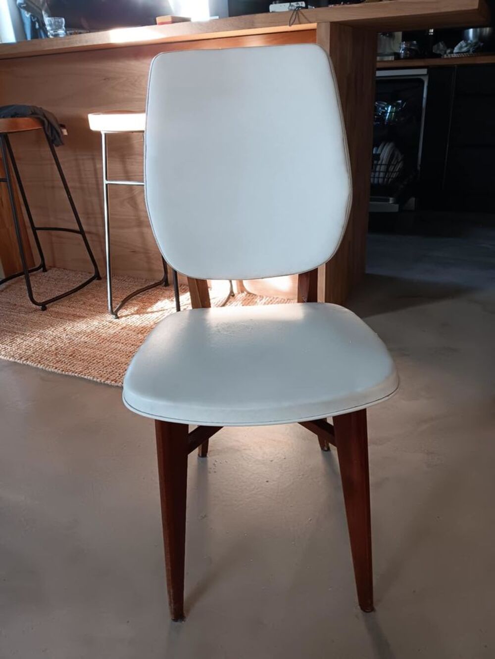 Lot 6 chaises ann&eacute;es 70 simili-cuir Meubles