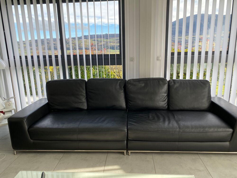 2 canap&eacute;s cuir noir en bon &eacute;tat de 3,20m de longueur.
Meubles