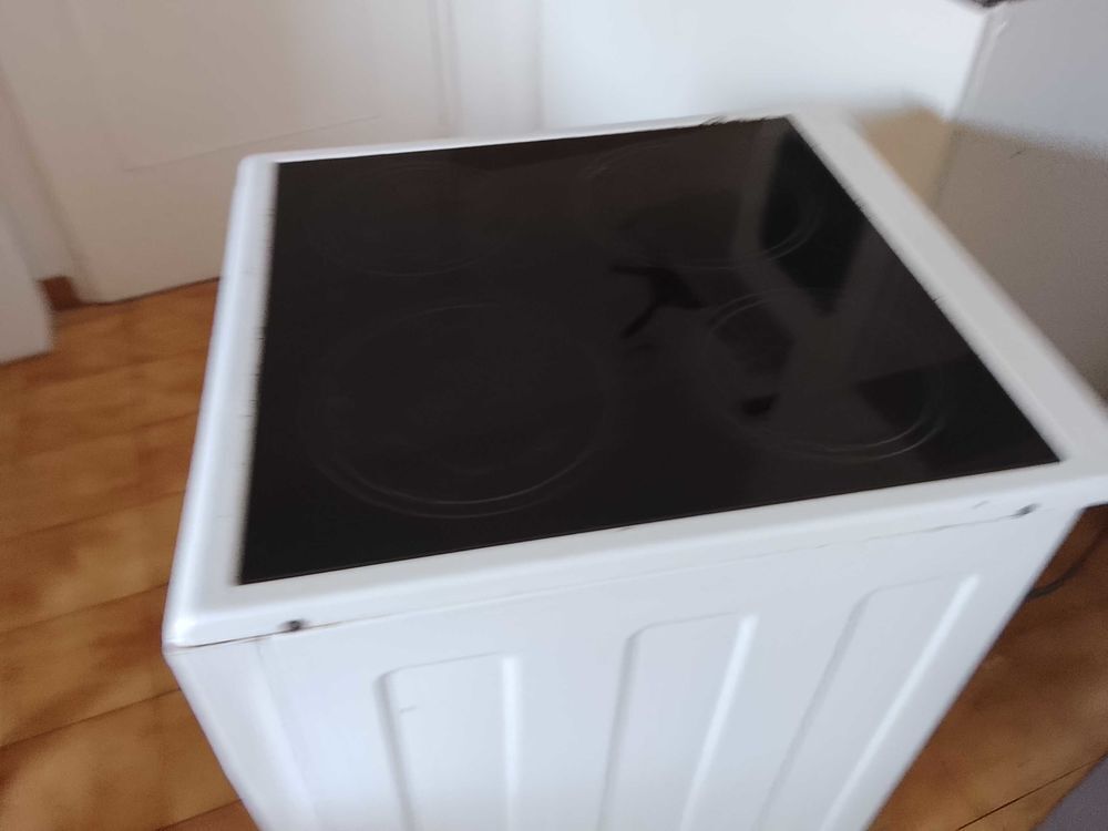 cuisini&egrave;re vitroc&eacute;ramique Electroménager