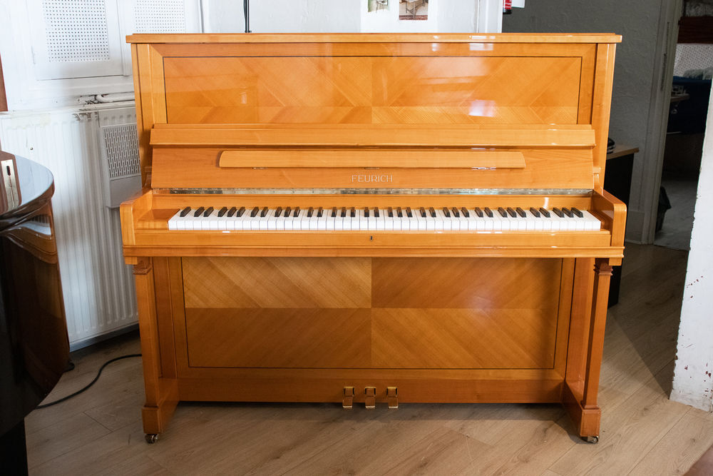 Piano Feurich125 Langlau Instruments de musique