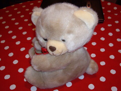 PELUCHE N� 7
OURSON DE COTE
1 Triel-sur-Seine (78)