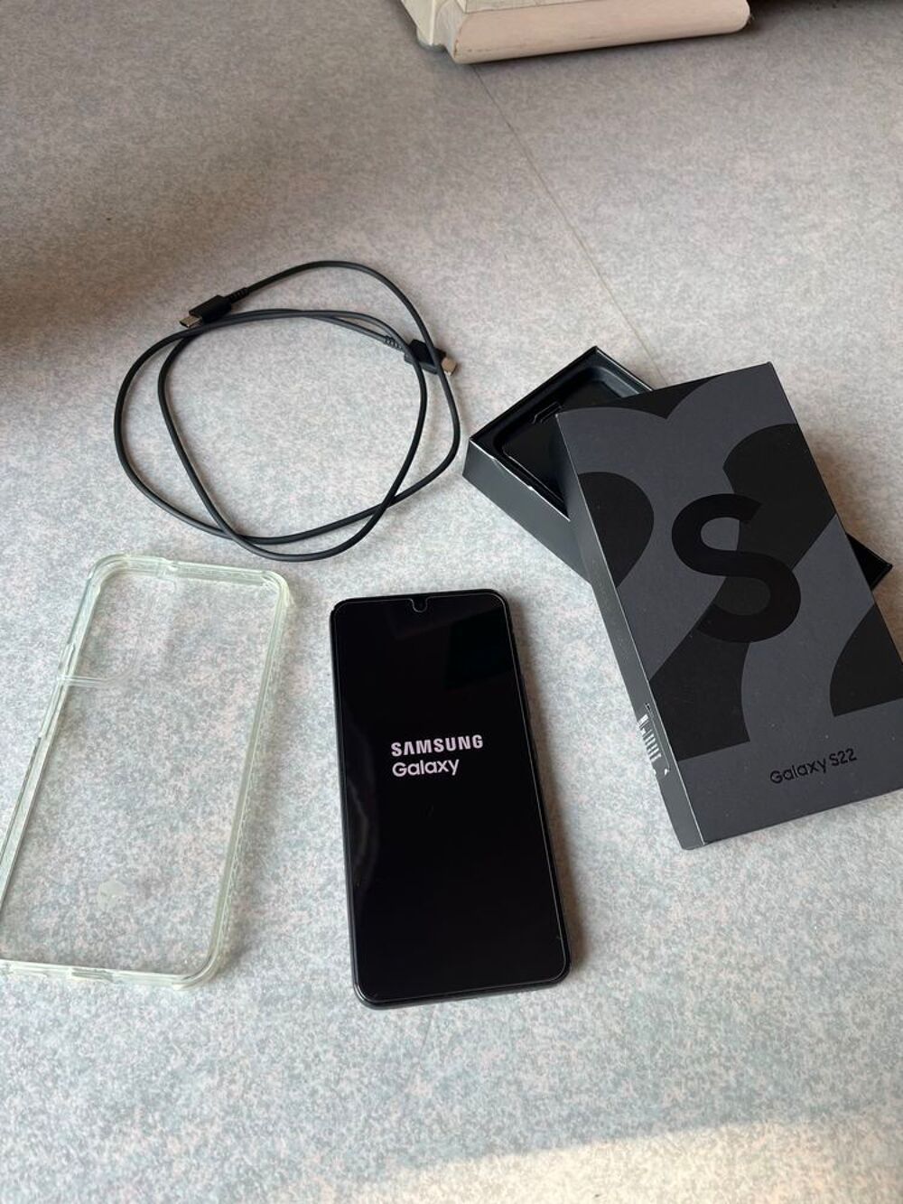 Samsung Galaxy S22 Noir €" Tr&egrave;s bon &eacute;tat €" Facture + accessoires Téléphones et tablettes