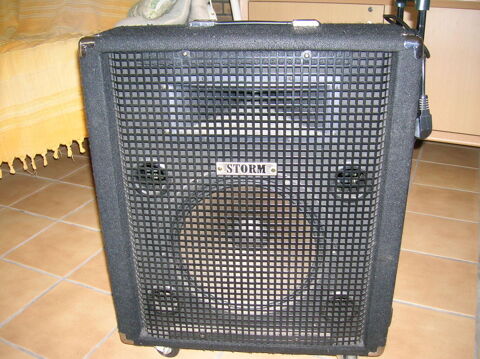 ampli 80 watts de marque Storm en tbe
6 entres jack +xlr  100 Les Herbiers (85)