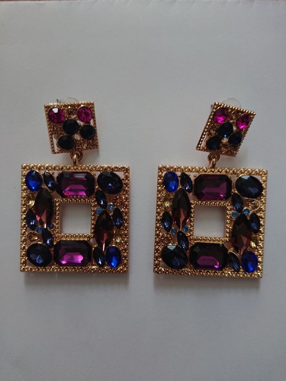 BOUCLES OREILLES STRASS Bijoux et montres