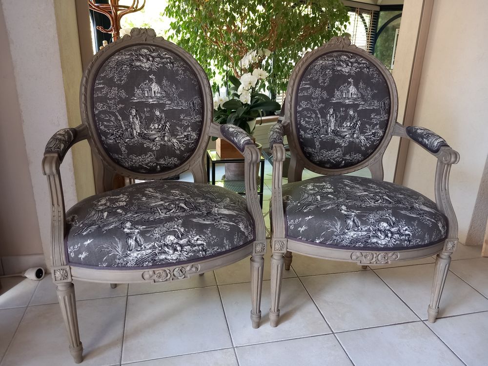 Paire Fauteuils anciens de style Louis XVI Meubles