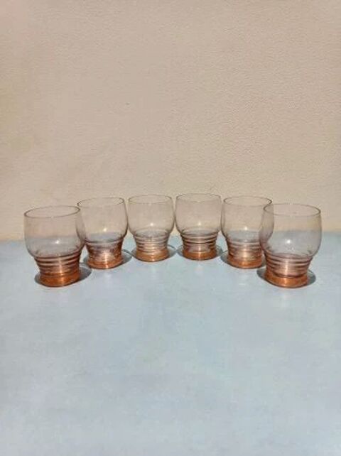 Lot 6 verres vintage rose ann�es 70 liqueur
Tr�s bon �tat�Ro 12.5 Surville (27)