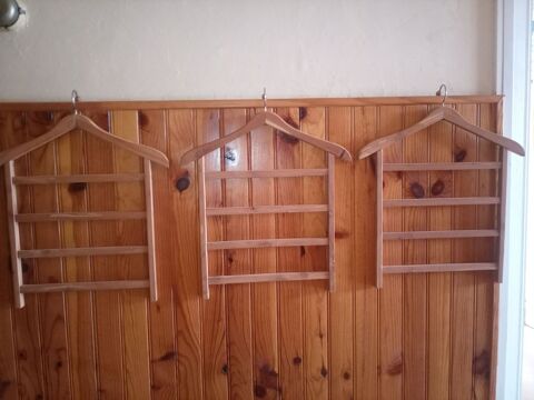Lot de cintres pour pantalons
5 Nice (06)