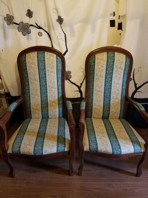 DEUX MAGNIFIQUES  FAUTEUILS LOUIS XV 100 Poligny (77)