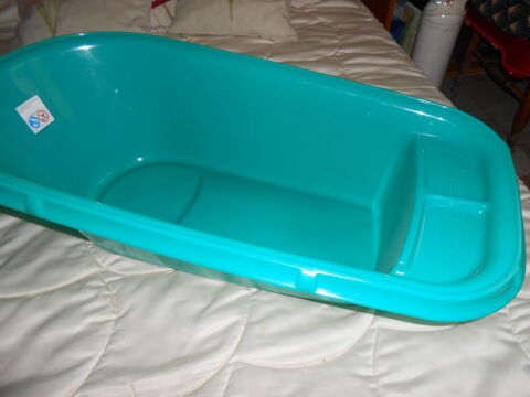 BAIGNOIRE  POUR BEBE 10 La Crche (79)