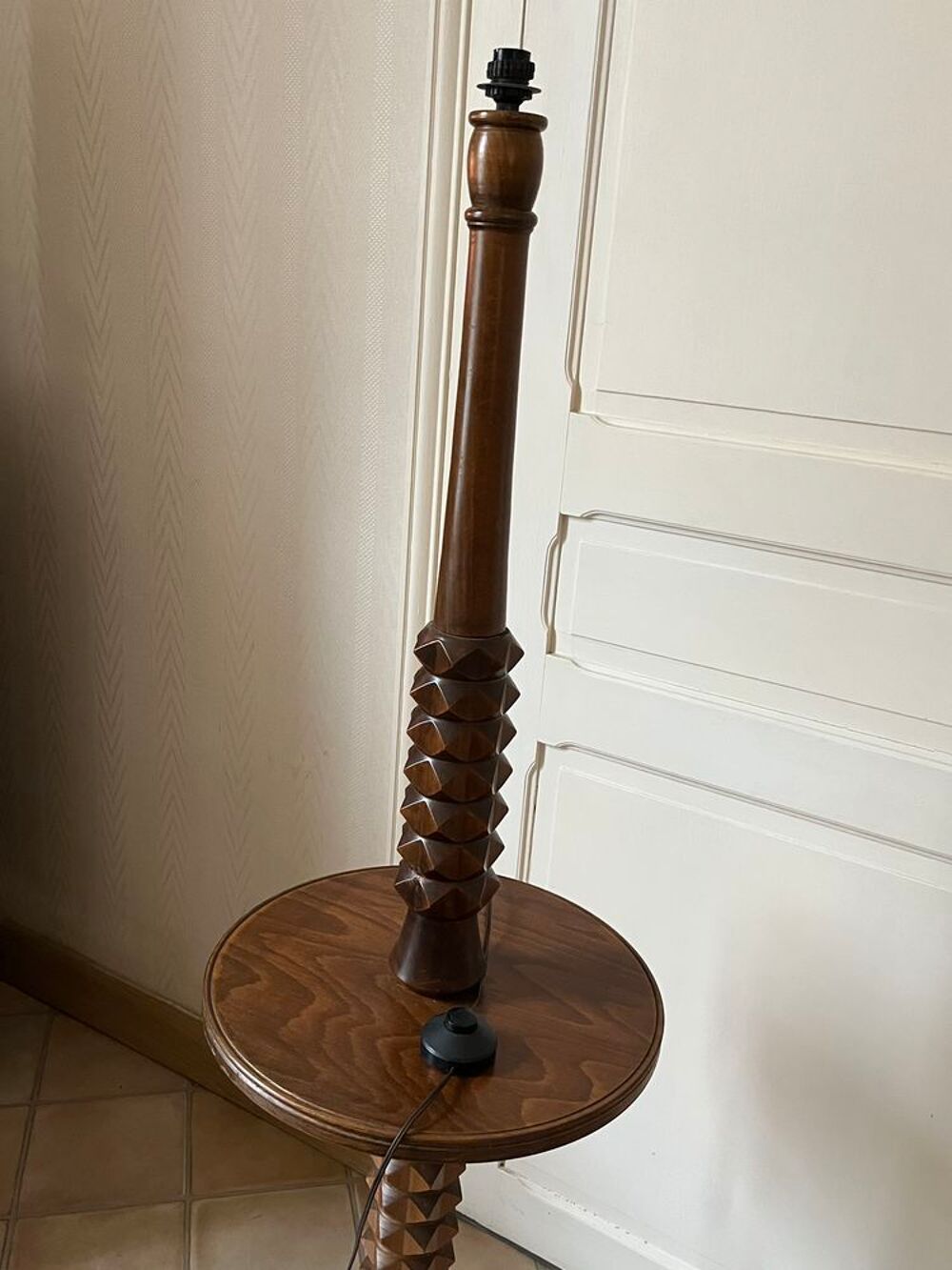 Lampe de salon bois style basque Décoration