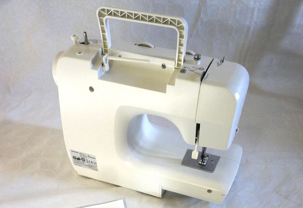 Une machine &agrave; coudre SilverCrest SNM 33 C1
Electromnager