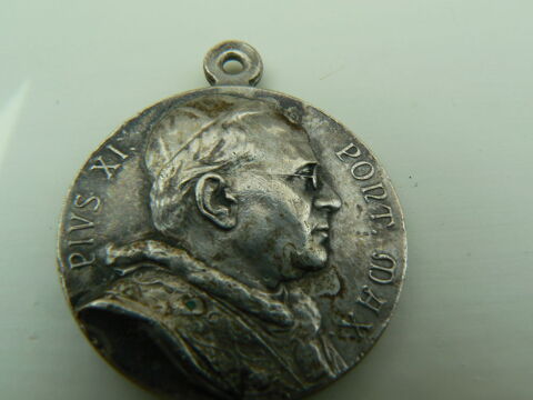 MEDAILLE ANCIENNE PAPE  PIE XI 
0 Mouvaux (59)