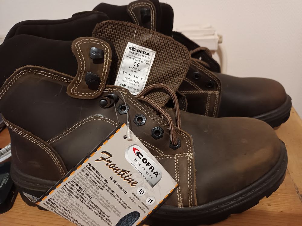 Chaussures s&eacute;curit&eacute; montantes homme taille 43 jamais servies Chaussures