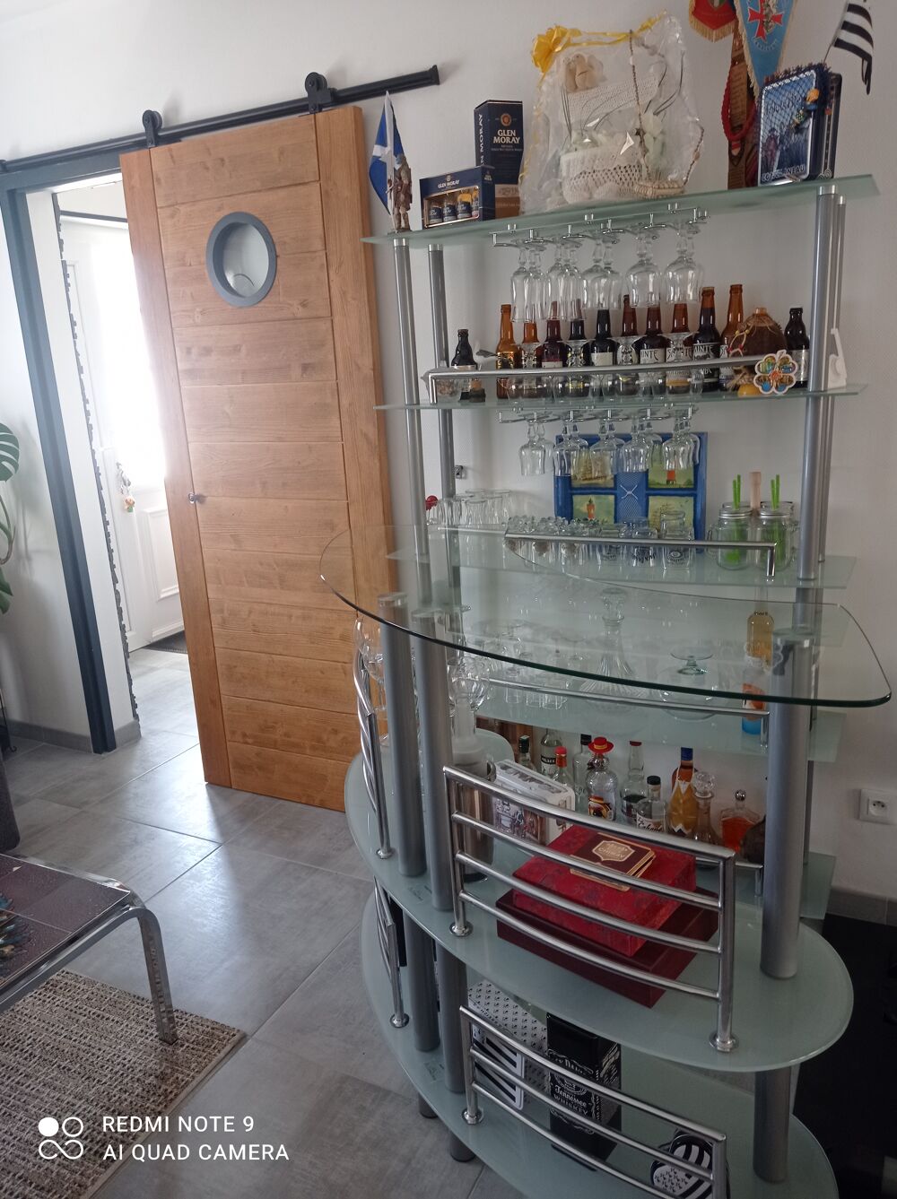 Bar et &Eacute;tag&egrave;re vitr&eacute;e Meubles