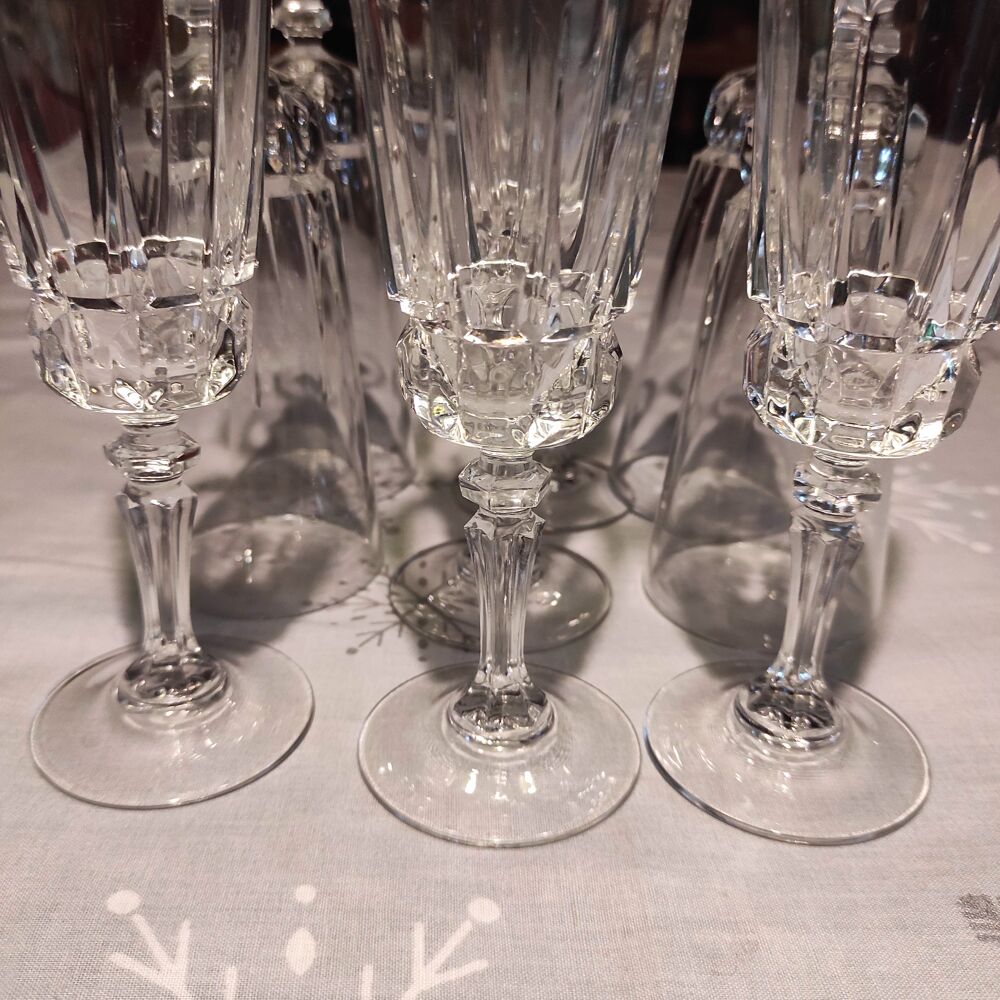 9 fl&ucirc;tes &agrave; champagne en cristal Cuisine
