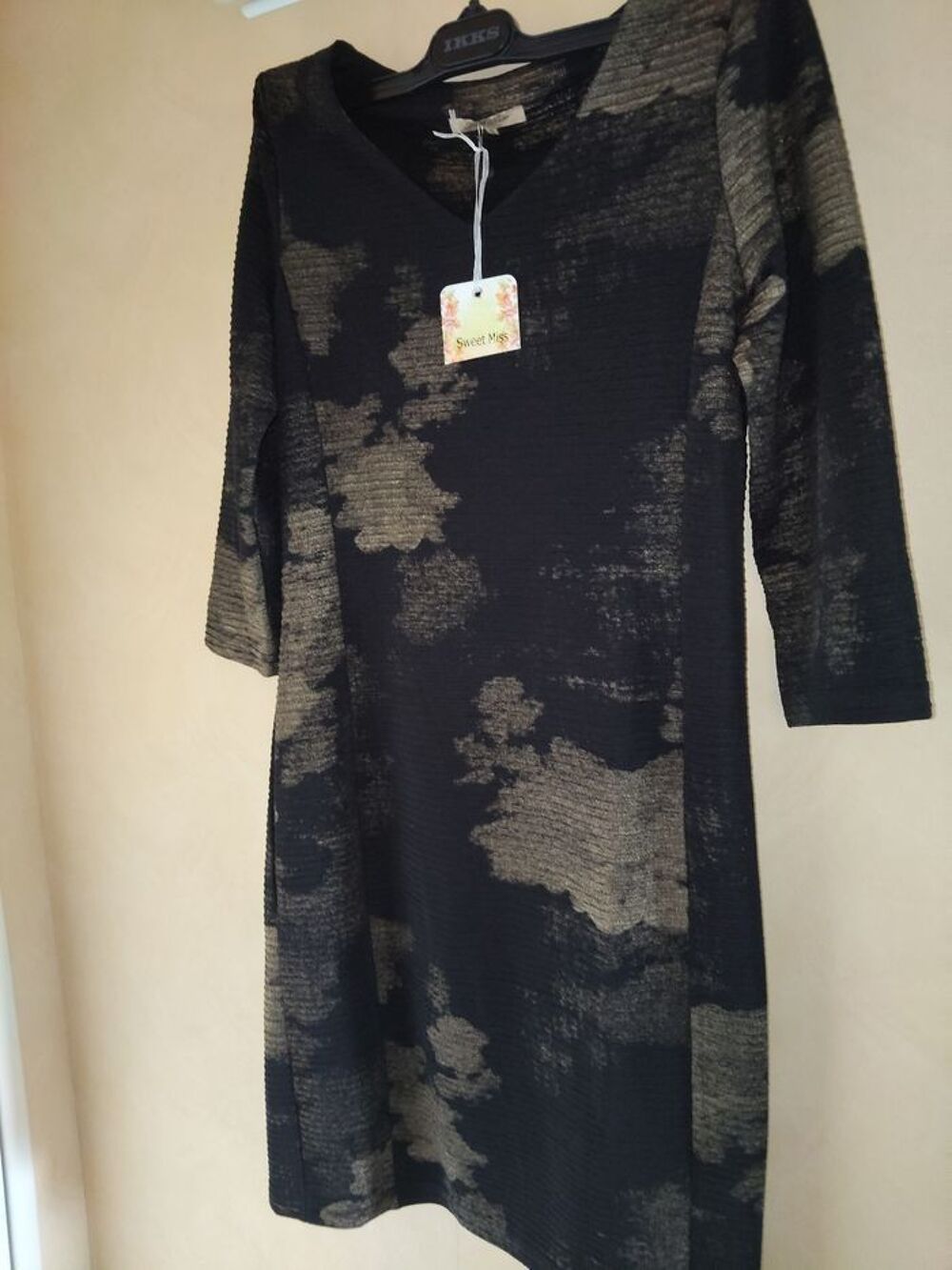 Robe neuve TAILLE 36 Vêtements