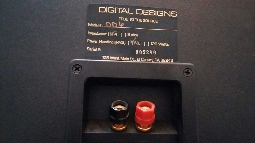 2 enceintes Digital Design DD6
Instruments de musique