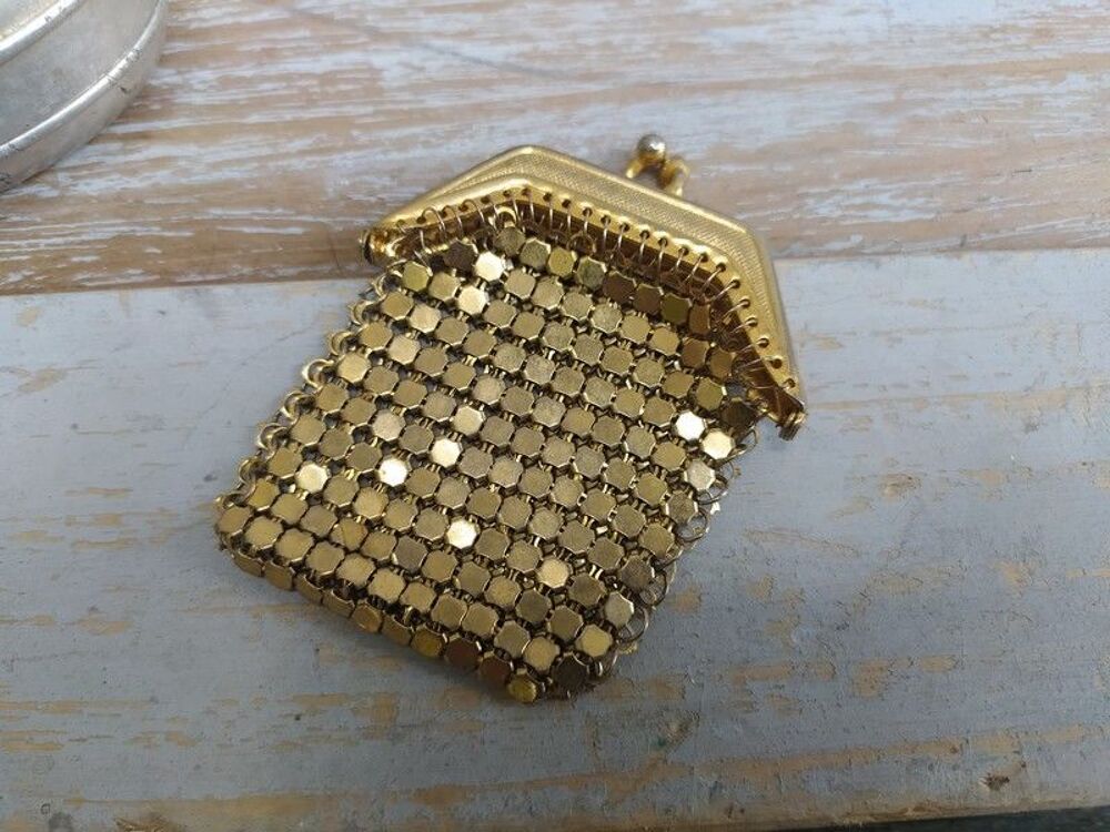 Ancienne Petite Bourse Porte Monnaie en Maille M&eacute;tal Dor&eacute; 
