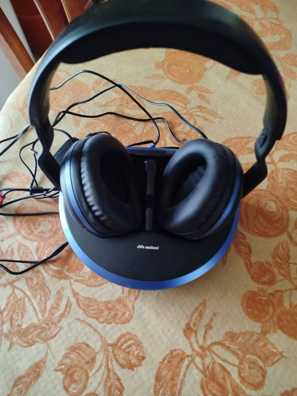 particulier un casque sans fil plus chargeur et cables, Audio et hifi