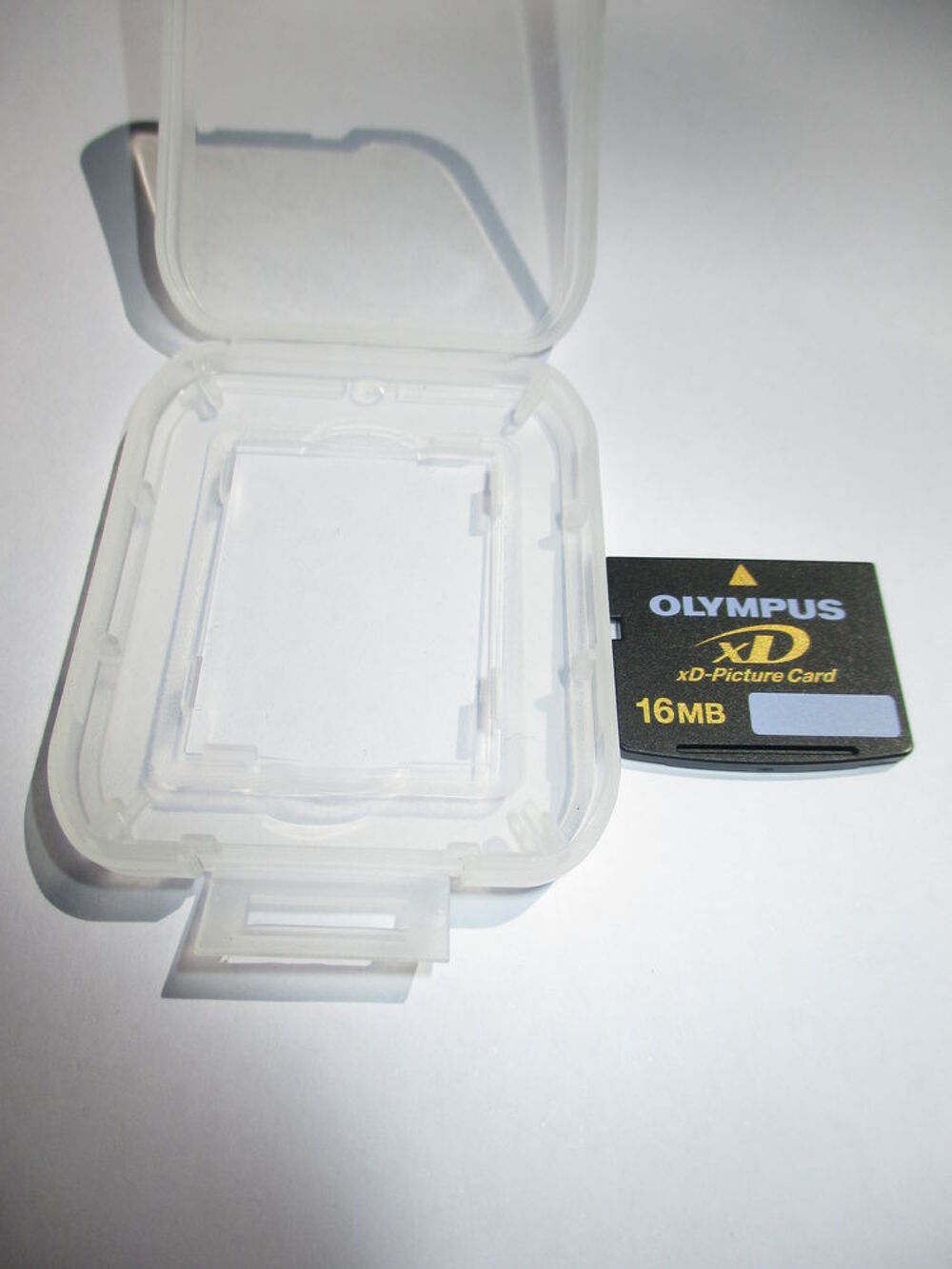Carte m&eacute;moire appareil photo OLYMPUS 16 MB Photos/Video/TV