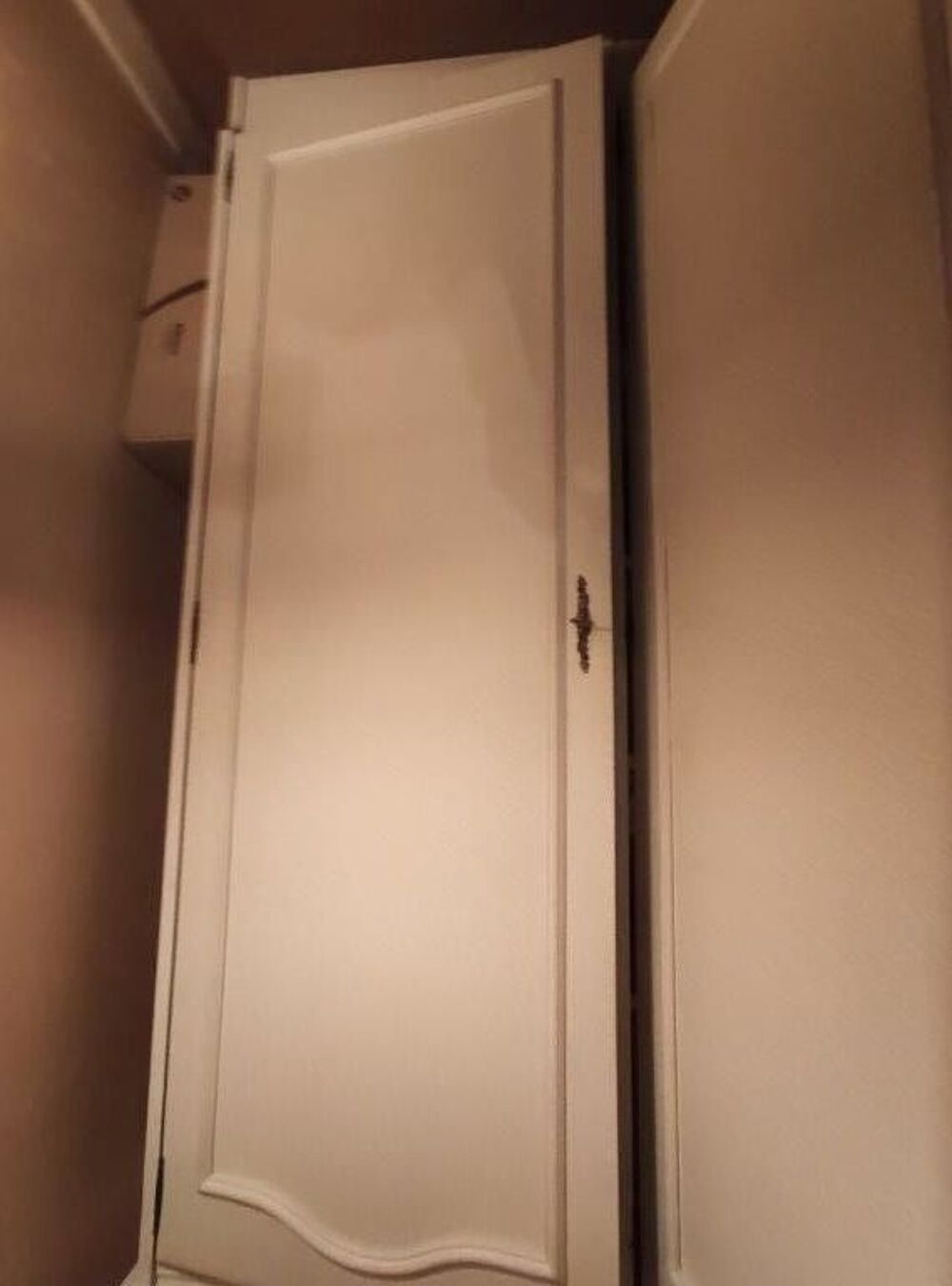 En excellent &eacute;tat. Cette armoire sera parfaite pour ranger Décoration