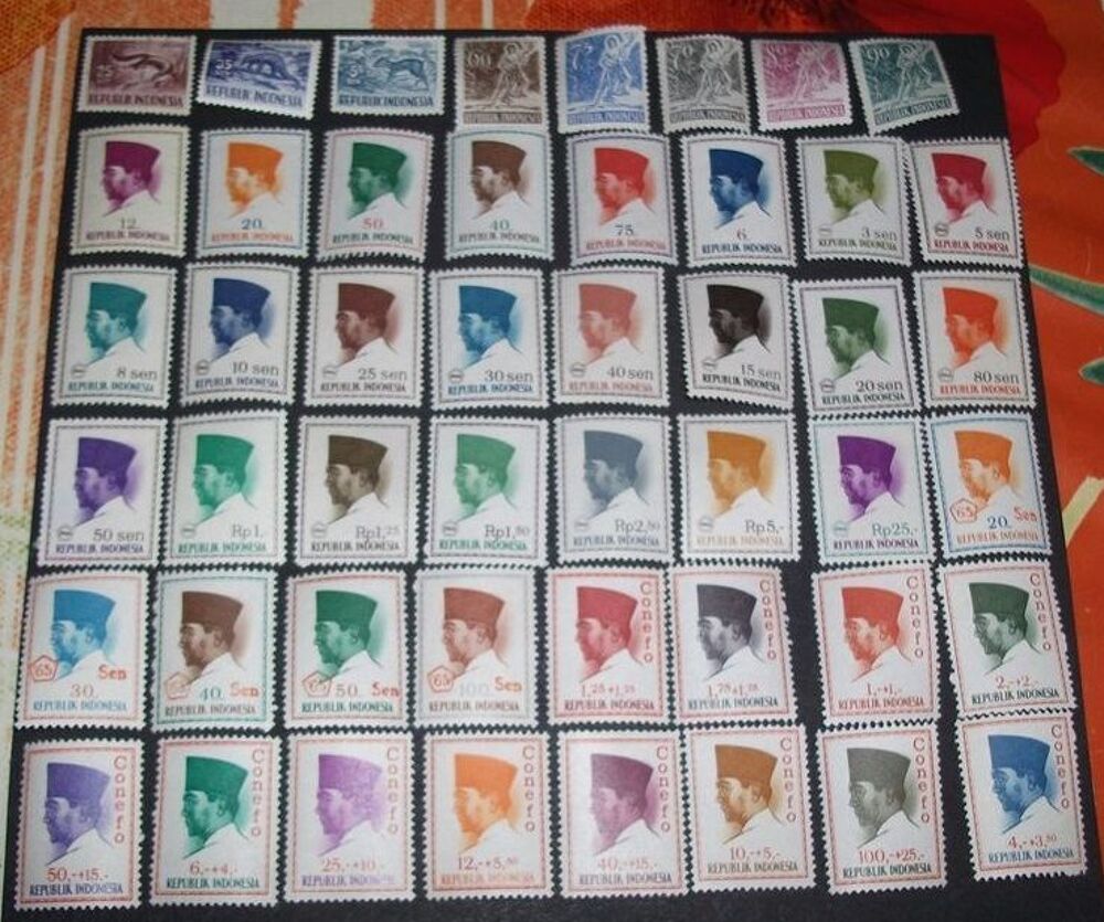 Lot de 113 Timbres diff&eacute;rents et oblit&eacute;r&eacute;s d'Indon&eacute;sie. 