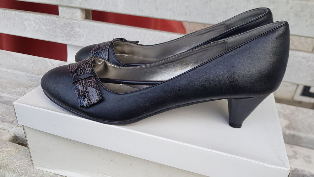 Escarpins noirs P. 41 (neufs) Chaussures