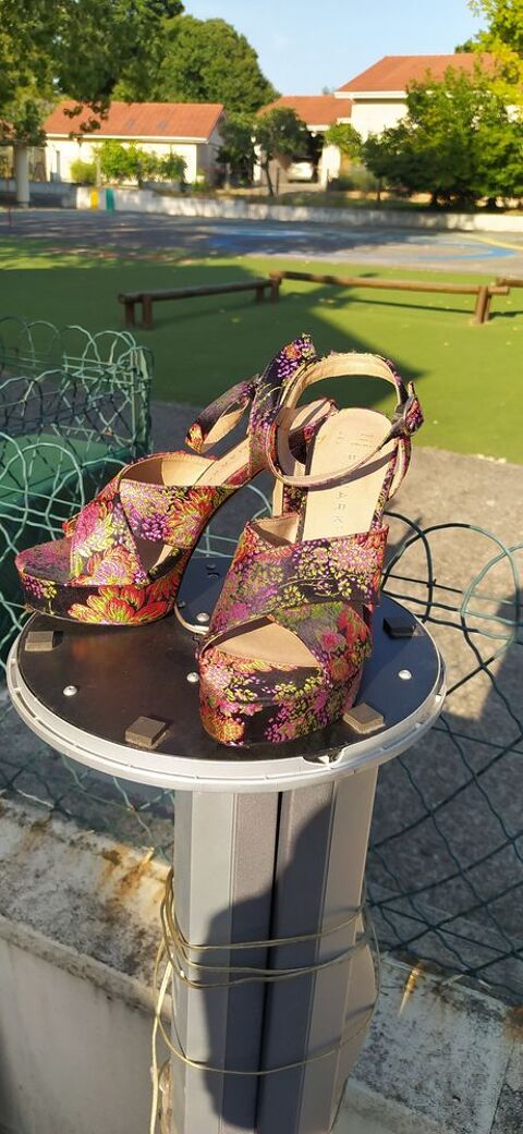 CHAUSSURES � TALONS 10 Gilette (06)