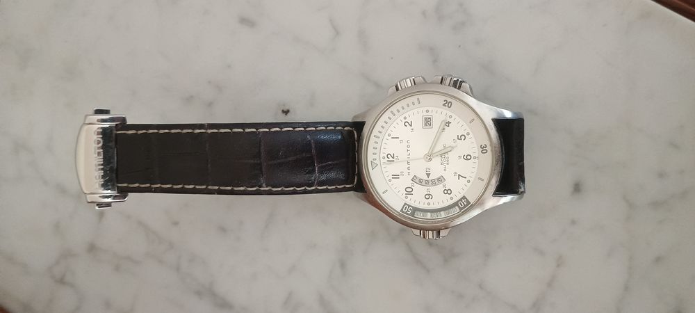 Montre-bracelet Hamilton Kaki gmt cadran blanc bracelet noir Bijoux et montres