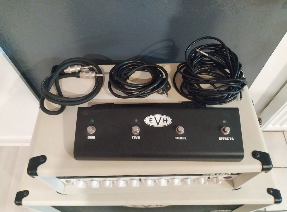 Ampli guitare &agrave; lampes EVH 5150 III 50w t&ecirc;te + baffle Instruments de musique