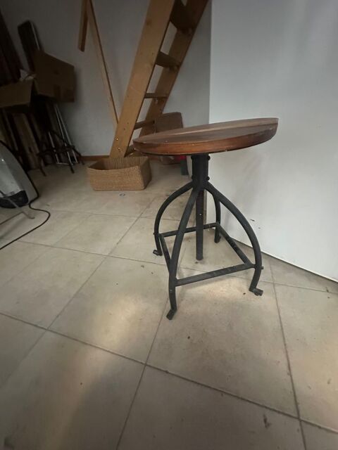 Tabouret 90 Lyon 7 (69)