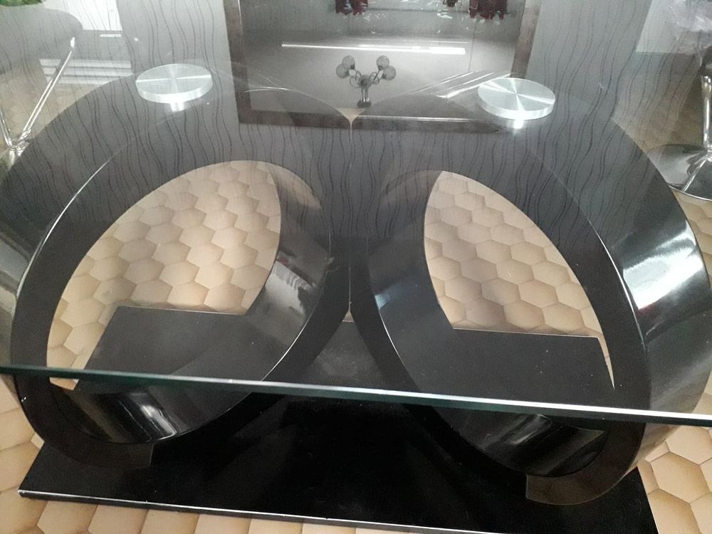 donne table de salle a manger avec plateaux en verre Meubles
