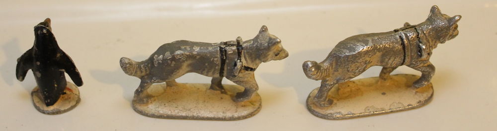 Figurines quiralu pole chien , pingouin et esquimau Jeux / jouets