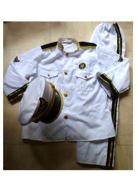 pantalon,veste blancs cussons, boutons dors, casquette 12 Martigues (13)