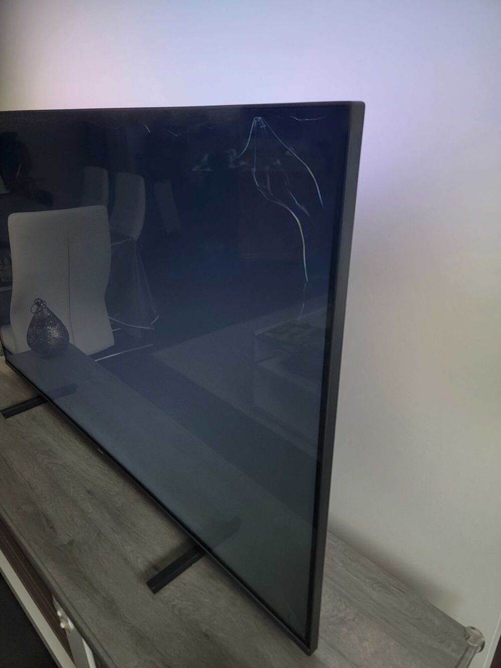 T&eacute;l&eacute; Philips LED UHD 4K de 55 pouces (139 cm) Ambilight. &agrave;‰cran H.S Fissur&eacute; pour Pi&egrave;ces ou Bricoleur . Electroménager
