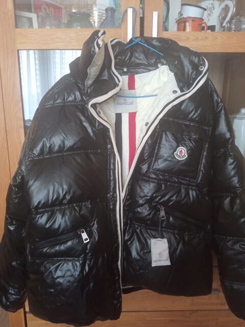 Doudoune moncler authentiques taille 2 130 Courbevoie (92)