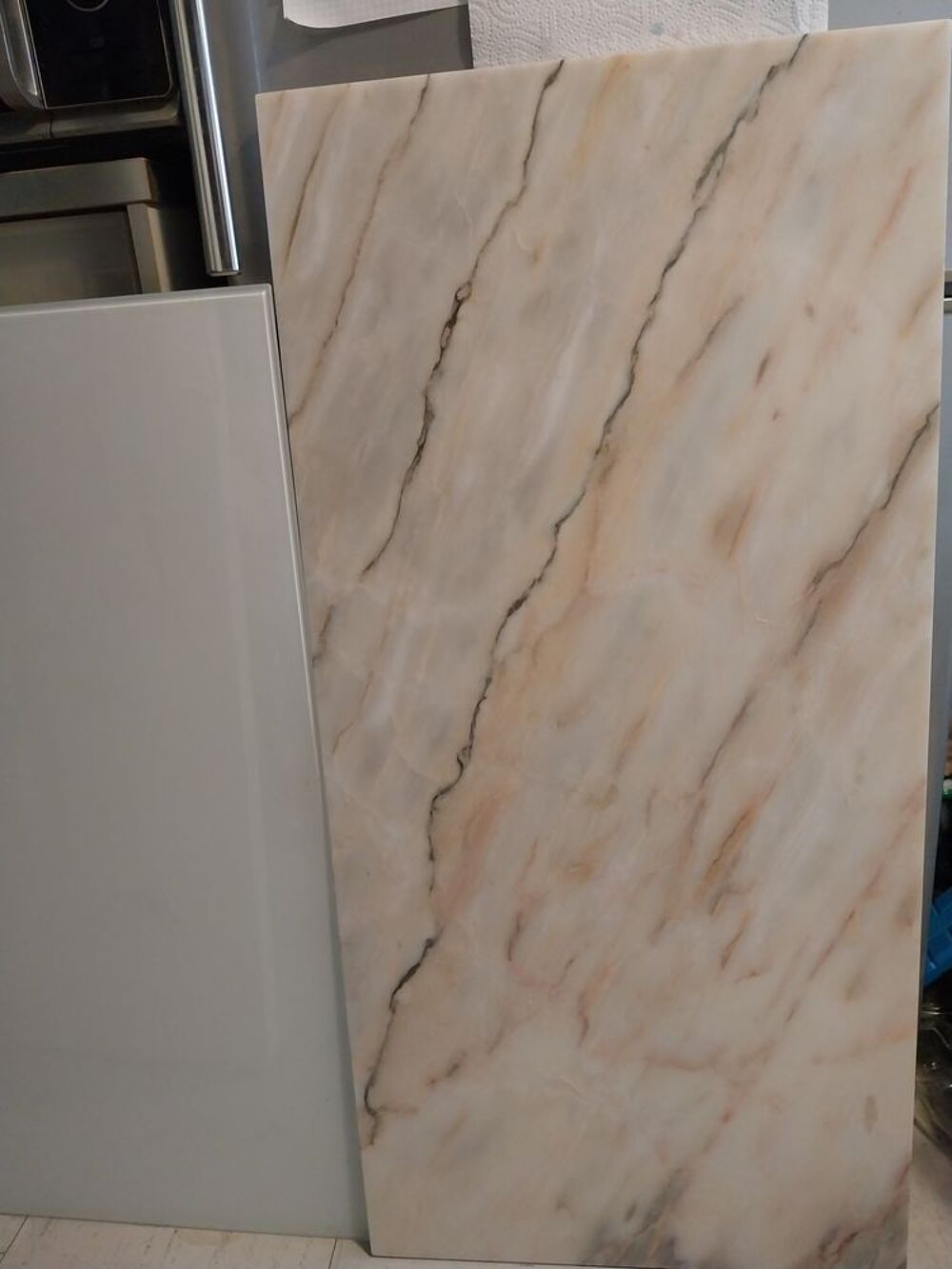 Plaque en marbre blanc, ros&eacute; avec veines noires 93 x 44 cm Meubles