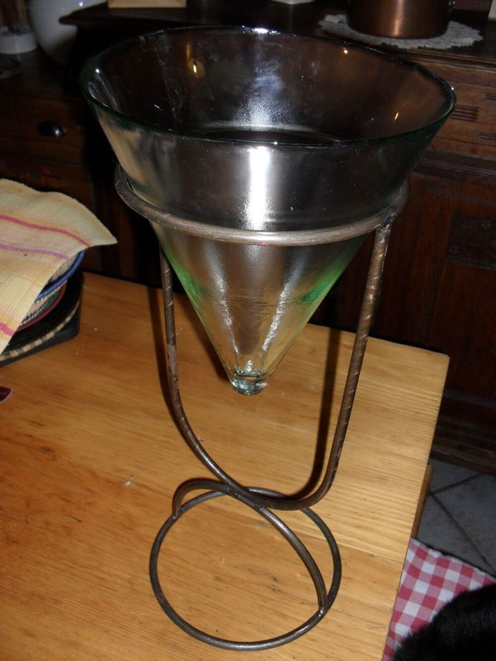 2 jarres coniques en verre avec support fer forg&eacute; Décoration