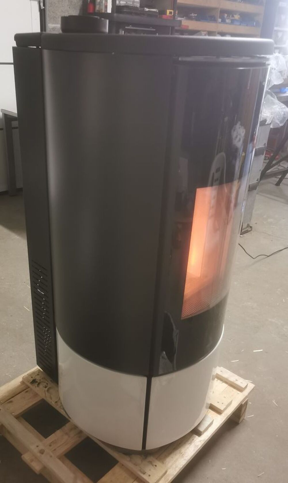 A SAISIR POELE A GRANULES NOBIS MODELE A8V ROUND COAX Meubles