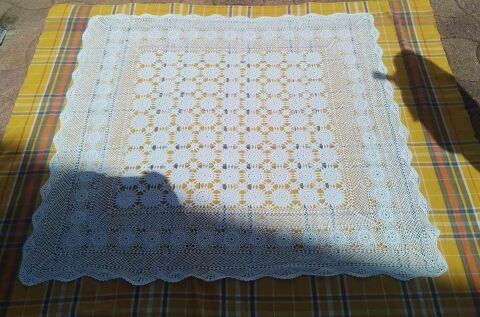 Grand Napperon Carr� Fait Main de 104 x 104 cm 18 La Fert�-Alais (91)