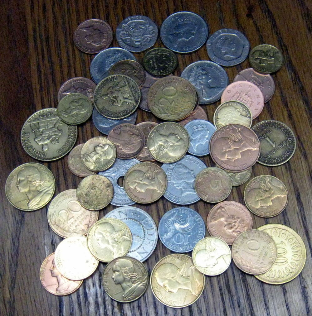 262 pieces monnaies et jetons divers pays. 