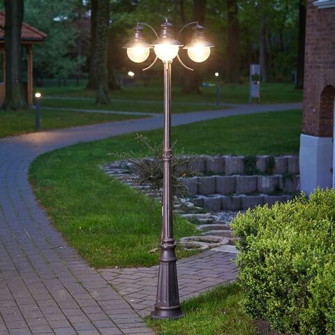 Réverbère jardin 3 lampes
Fonte d'alu
Teinte bronze Aucamville (82)