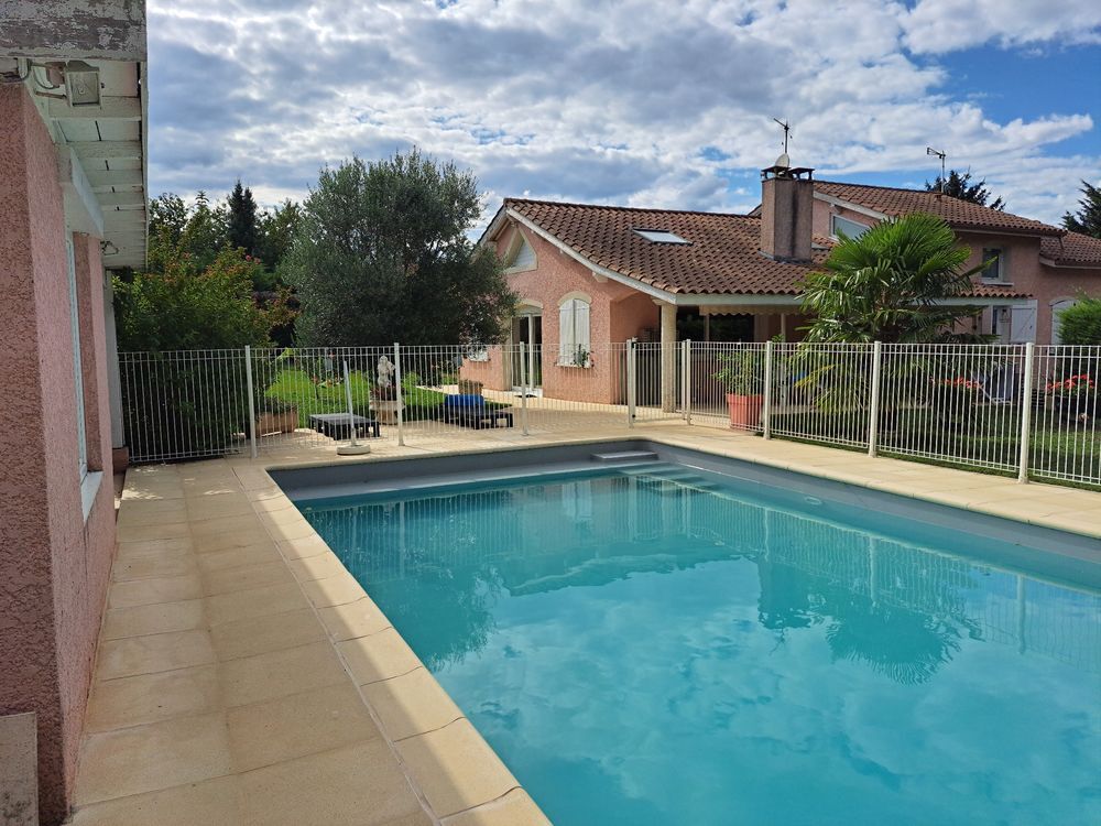 Vente Propriété/Château Propriete d'exception avec piscine et terrain arboré . Jassans-riottier